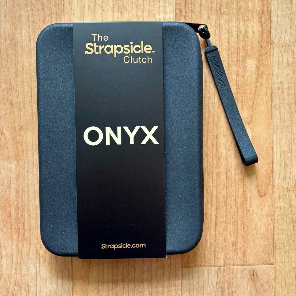 Strapsicle ONYX ereader clutch case